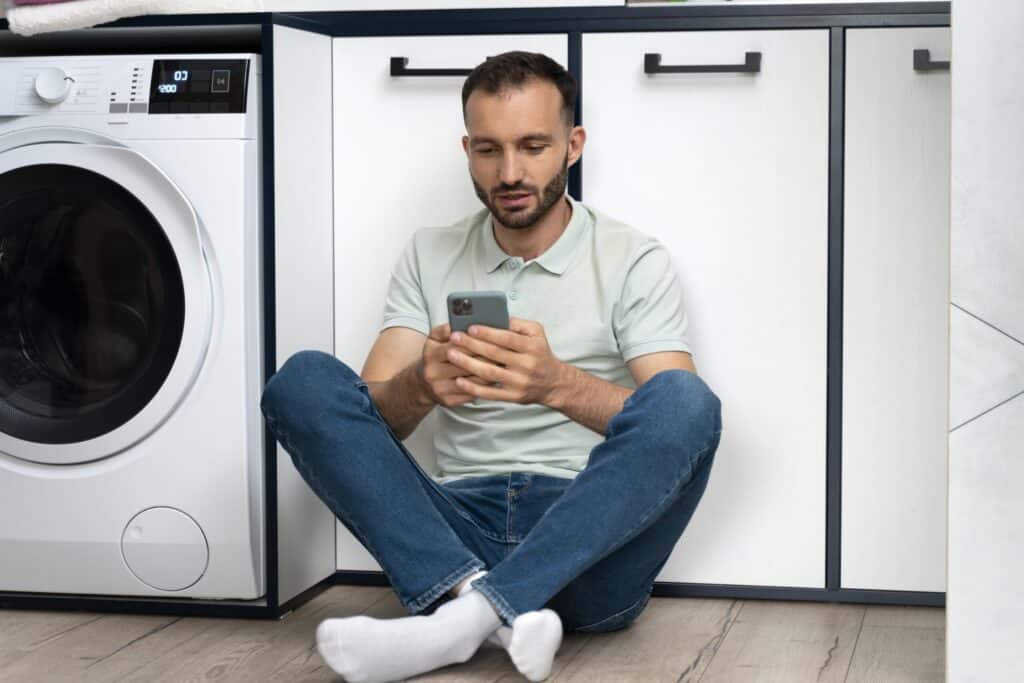 Atendimento via telefone e chat